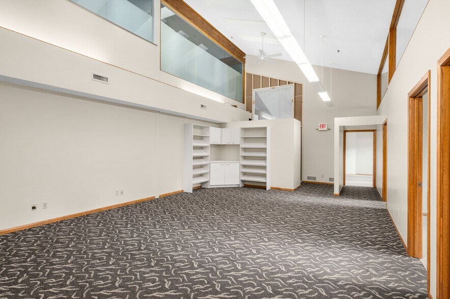 More Photos Of 7815 Telegraph Rd, Bloomington Office For Sale