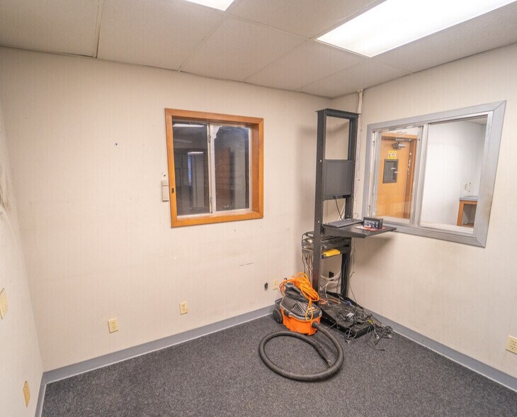 More Photos Of 1404 E Rio Grande St, Victoria Warehouse For Sale