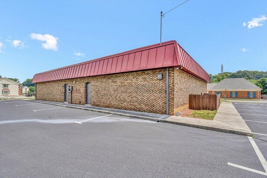 More Photos Of 1930 Braeburn Dr, Salem Medical For Sale