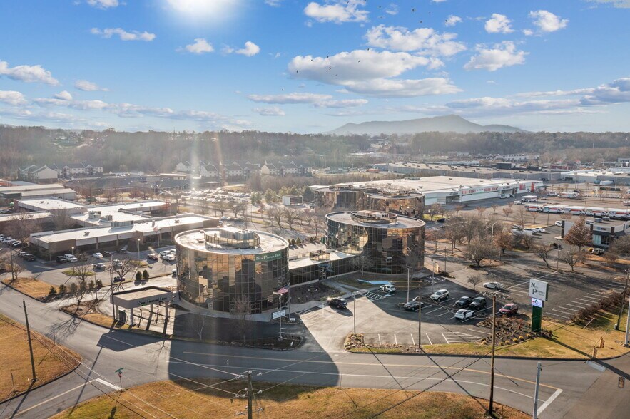 More Photos Of 1989-1999 E Stone Dr, Kingsport Office For Lease