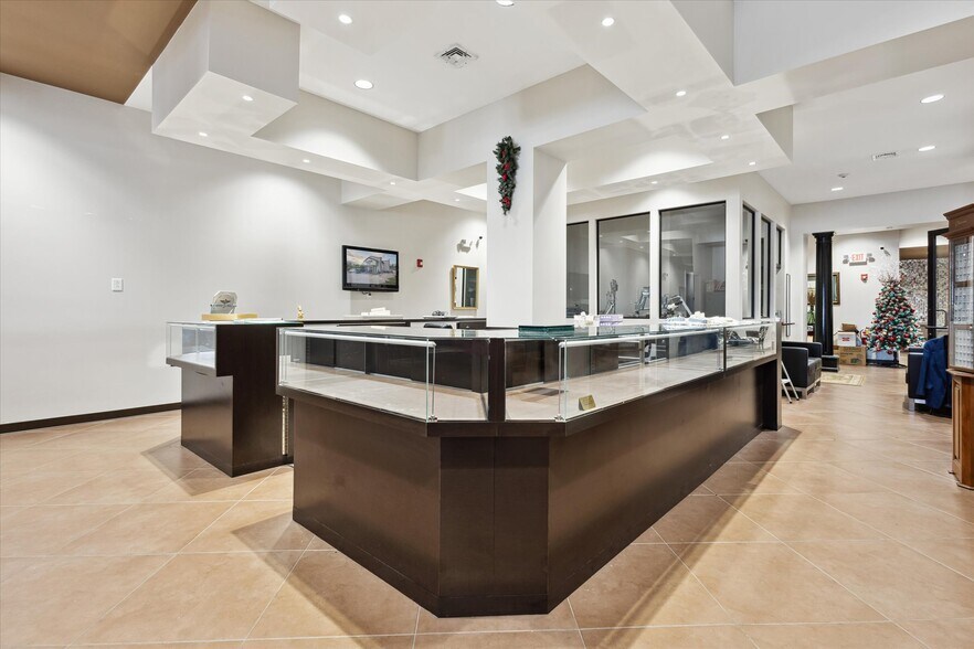 More Photos Of 2111 W Mountcastle Dr, Johnson City General Retail For Sale