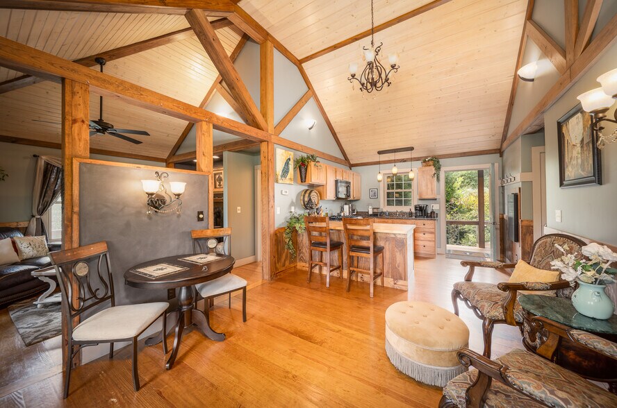 More Photos Of 295 Panthers Den Rd, Makanda Hotel For Sale