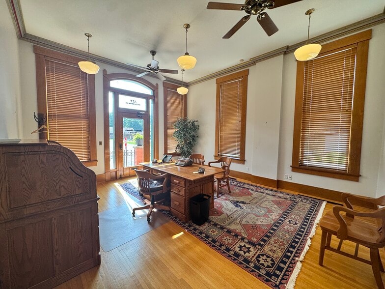 More Photos Of 121 S Center St, Clinton Office For Sale