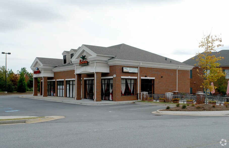 More Photos Of 540 W Crossville Rd, Roswell Freestanding For Lease