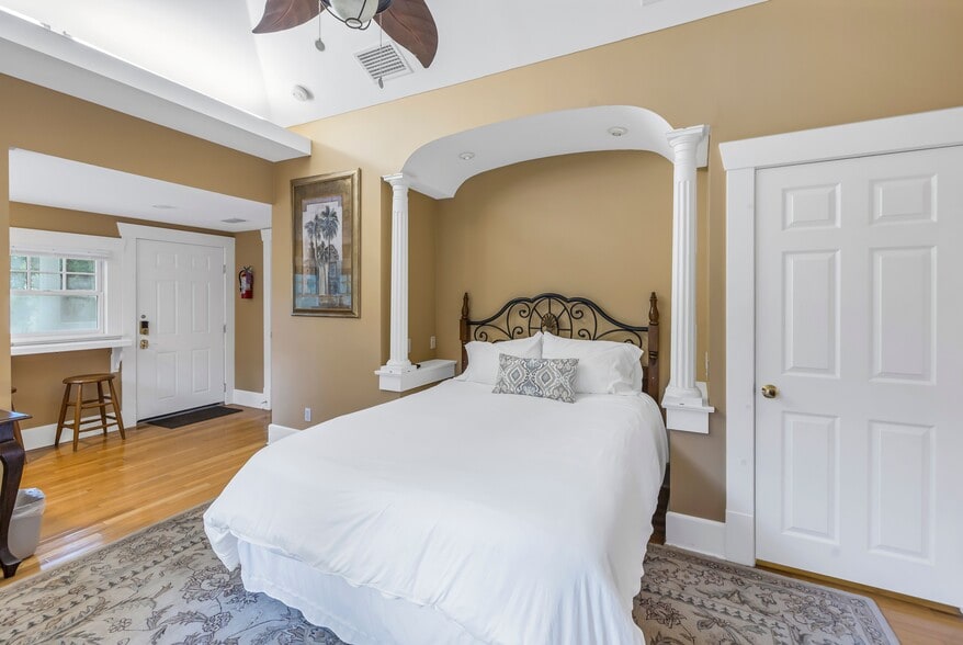 More Photos Of 635 Bay St NE, Saint Petersburg Hospitality For Sale