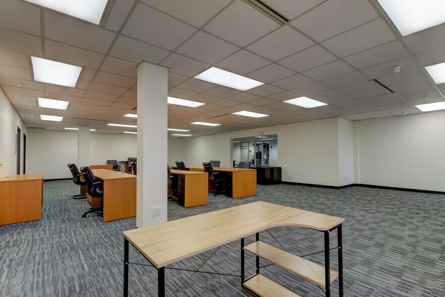 More Photos Of 12425 28th St N, Saint Petersburg Office For Lease