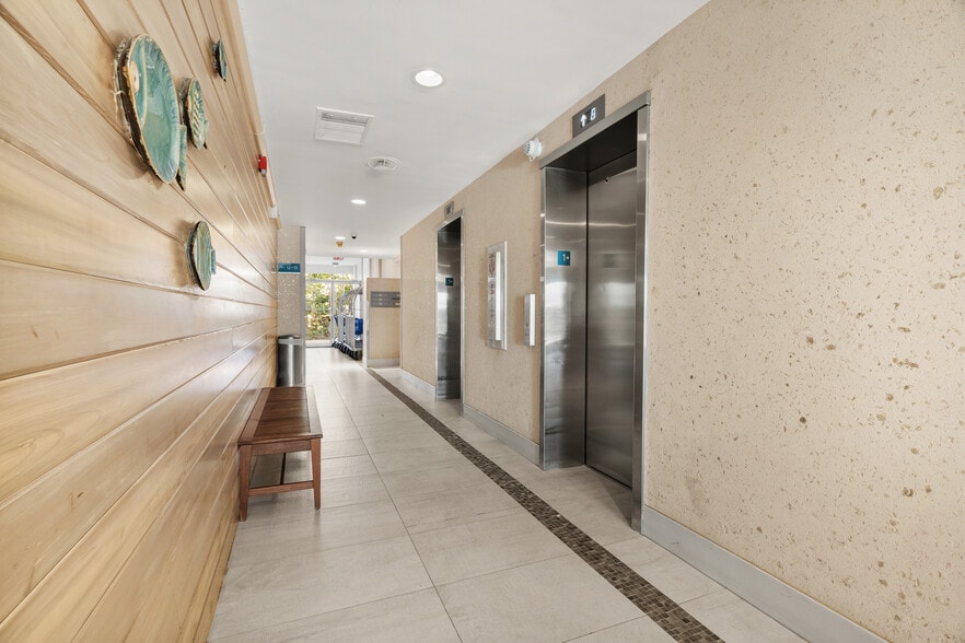 More Photos Of 5966 Midnight Pass Rd, Sarasota Hotel For Sale