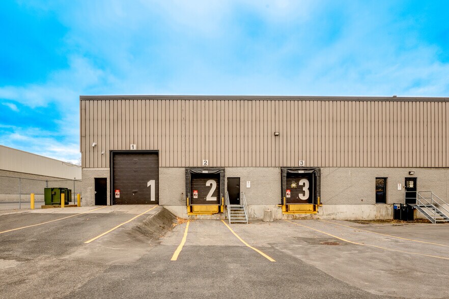 More Photos Of 839-859 Jean-Paul-Vincent, Longueuil Warehouse For Lease