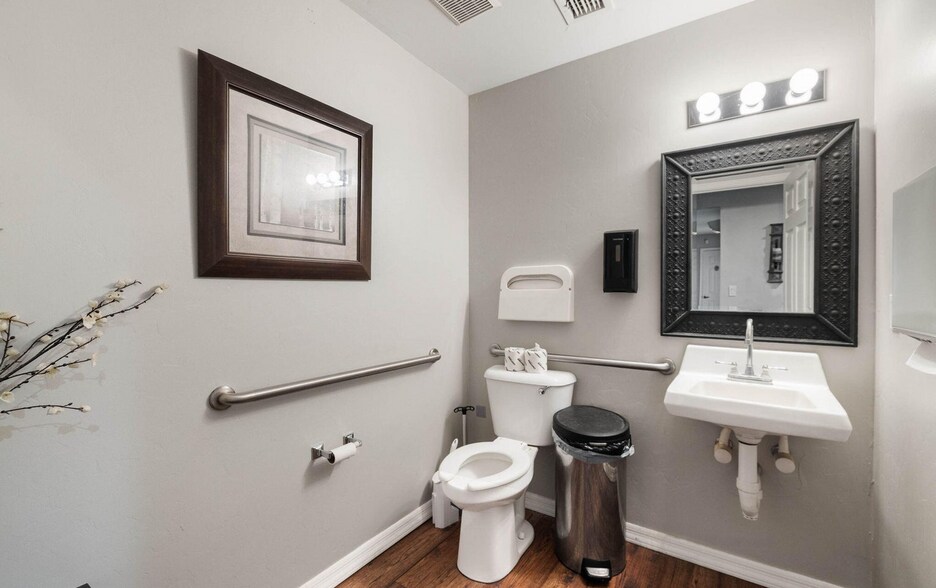 More Photos Of 143 E Merritt St, Prescott Medical For Sale