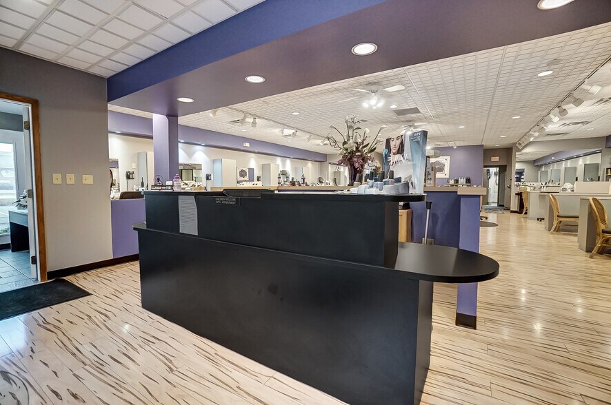 More Photos Of 805 S Dixie Dr, Vandalia General Retail For Sale