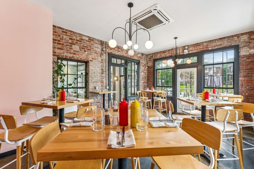 More Photos Of 4175 Shaw Blvd, Saint Louis Restaurant For Sale