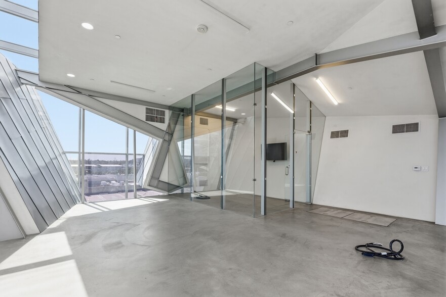 More Photos Of 3532 Hayden Ave, Culver City Unknown For Lease