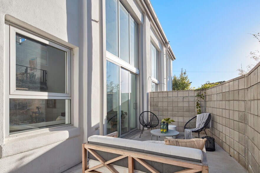 More Photos Of 2100 Abbot Kinney Blvd, Venice Office For Lease