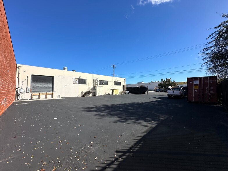 More Photos Of 1500 W 130th St, Gardena Manufacturing For Lease