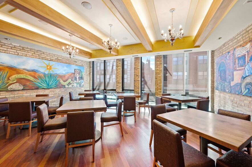 More Photos Of 3115 N Lincoln Ave, Chicago Restaurant For Sale