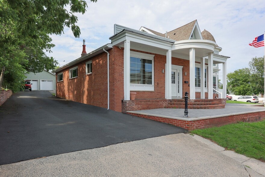 More Photos Of 215 Washington Rd, Sayreville Storefront Retail Residential For Lease