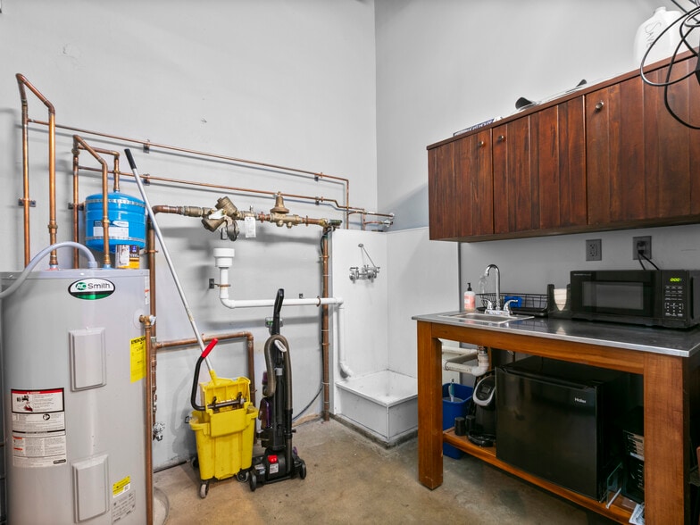 More Photos Of 19 Rankin Ave, Asheville Loft Creative Space For Sale