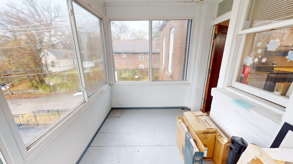 More Photos Of 1368 McCausland Ave, Saint Louis Office For Sale