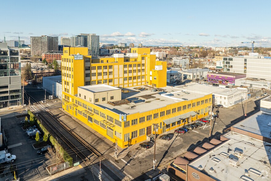 More Photos Of 107 SE Washington St, Portland Loft Creative Space For Lease