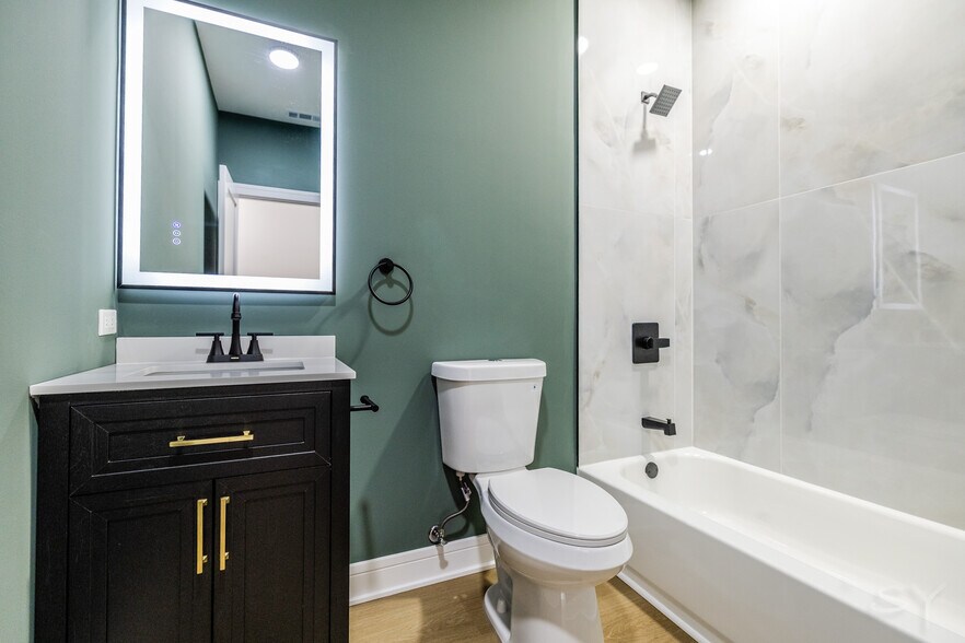 More Photos Of 3018 Polk st, Chicago Apartments For Sale