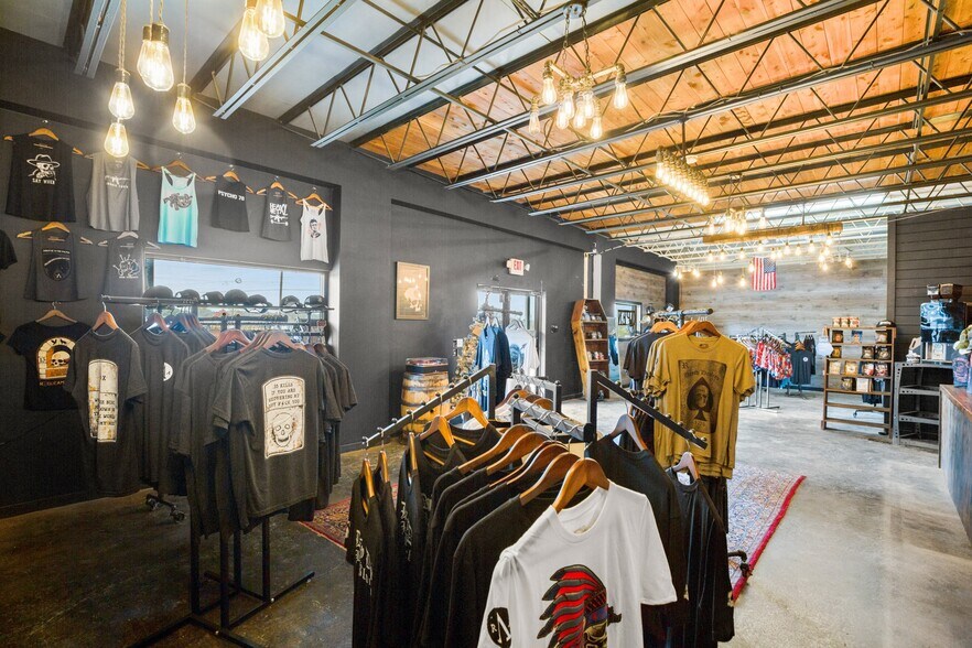 More Photos Of 4701 Hudson Bend Rd, Austin Freestanding For Sale