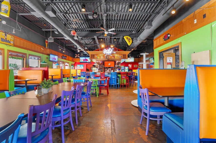 More Photos Of 850 Kepler Dr, Green Bay Restaurant For Sale