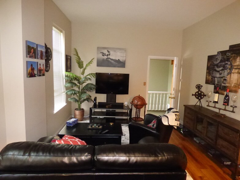 More Photos Of 516-518 Beaver St, Sewickley Storefront Retail Residential For Sale