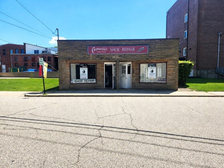 Primary Photo Of 100 Archambault Ave, West Warwick General Retail For Sale