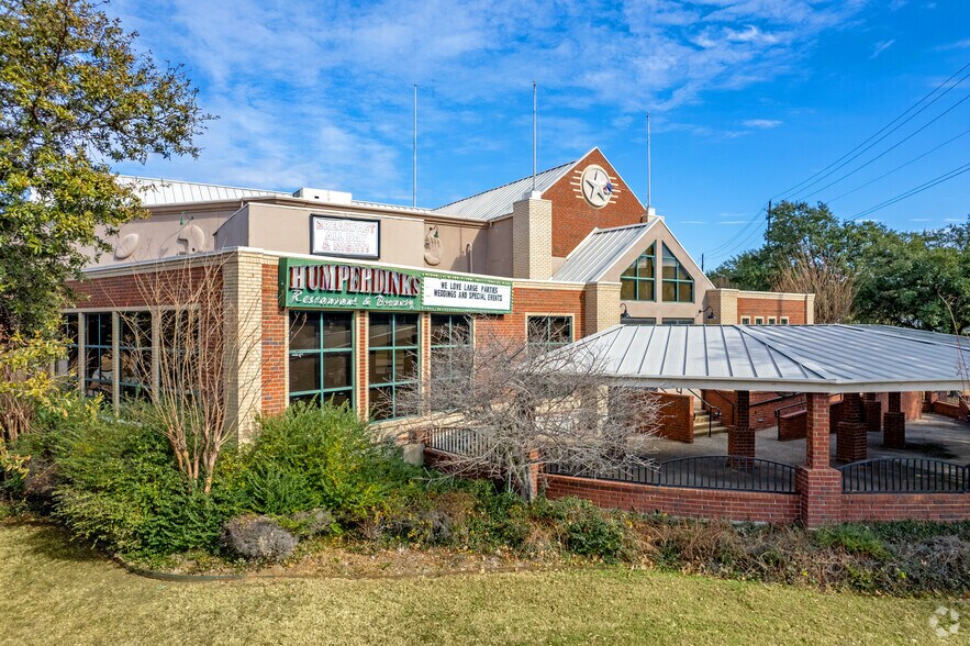 More Photos Of 700 Six Flags Dr, Arlington Restaurant For Lease