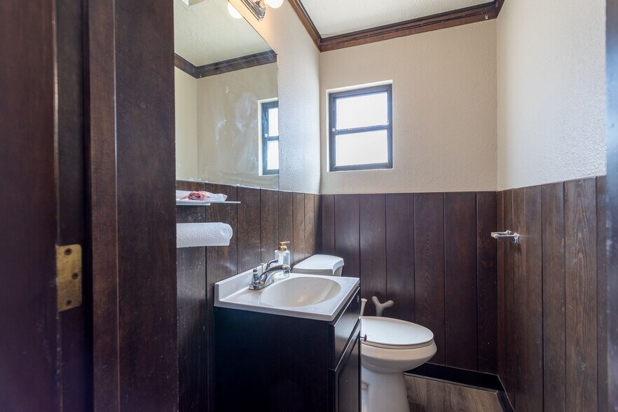 More Photos Of 201 W 24th St, Yuma Industrial For Sale