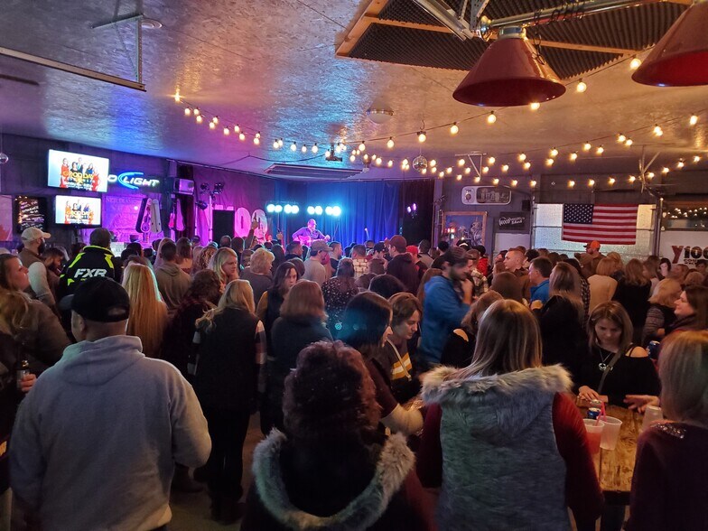 More Photos Of W3239 Dundas Rd, Kaukauna Bar For Sale