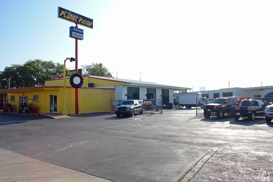 More Photos Of 2238 NW Loop 410 Fwy, San Antonio Auto Repair For Sale