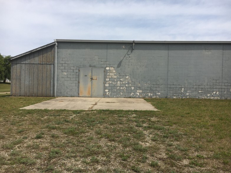 More Photos Of 4668 W Grand River Rd, Webberville Storefront For Lease