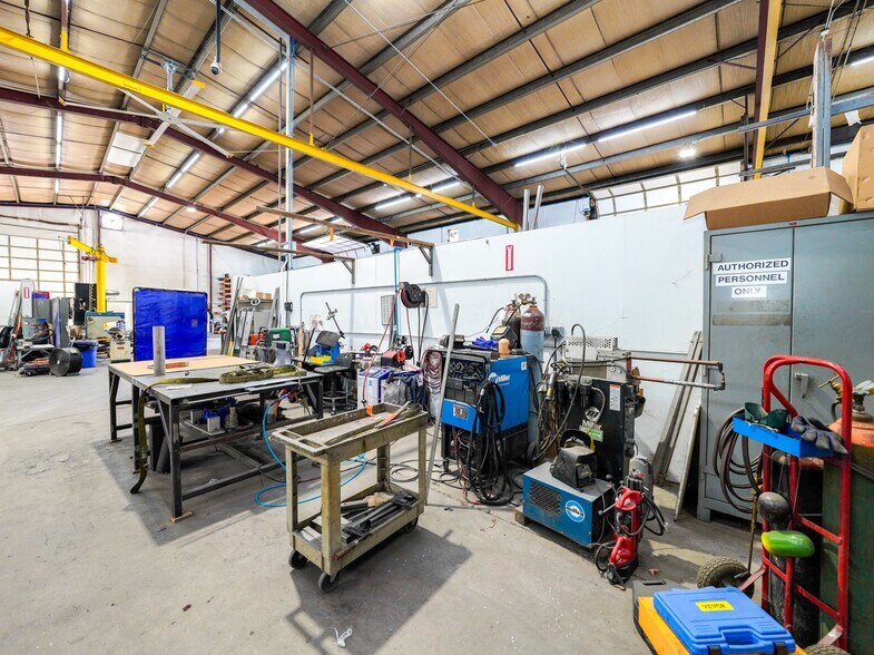 More Photos Of 2079 Deschutes Dr, Stayton Manufacturing For Lease