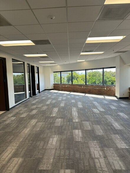 More Photos Of 18302 Irvine Blvd, Tustin Office For Lease