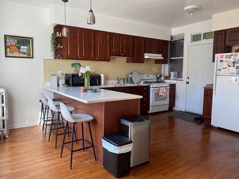 More Photos Of 4734 N Beacon St, Chicago Apartments For Sale