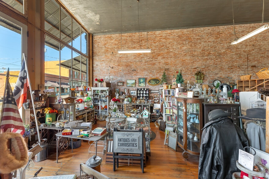 More Photos Of 110 Locust St, Oakland Storefront For Sale