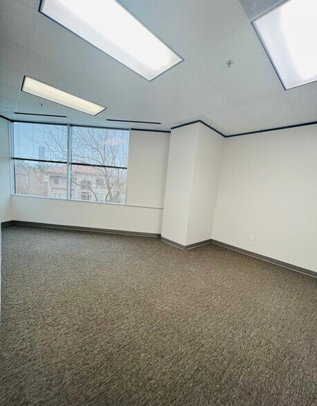 More Photos Of 3033 Chimney Rock Dr, Houston Office For Lease