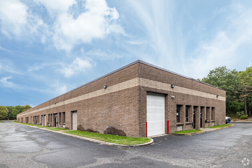 More Photos Of 1531-1563 Lincoln Ave, Holbrook Warehouse For Sale