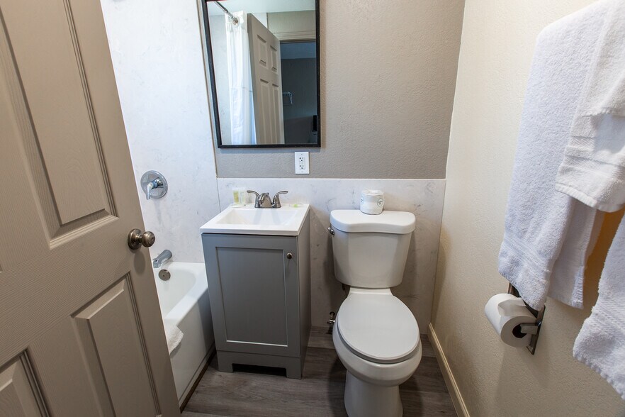 More Photos Of 1152 Main St, Springfield Hotel For Sale