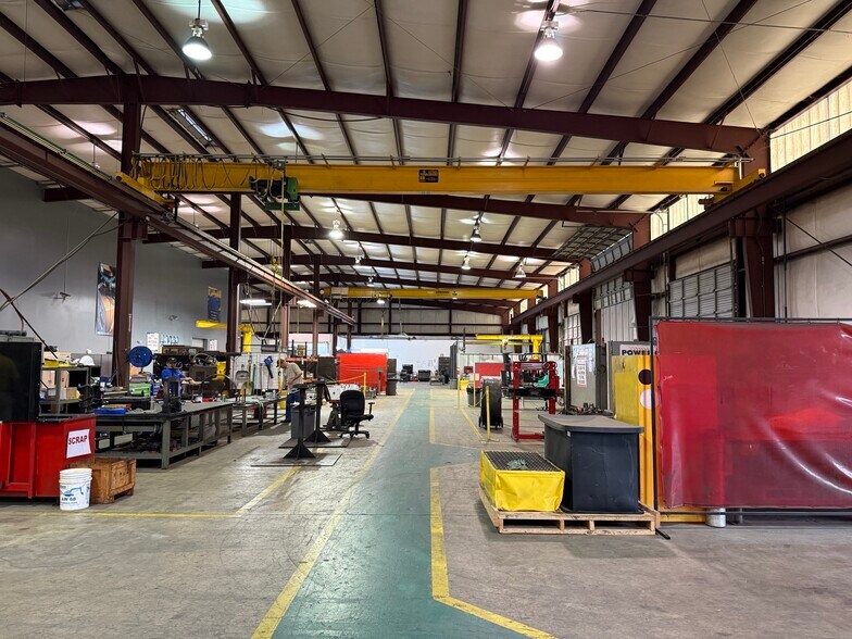 More Photos Of 10815 Huffmeister Rd, Houston Manufacturing For Lease