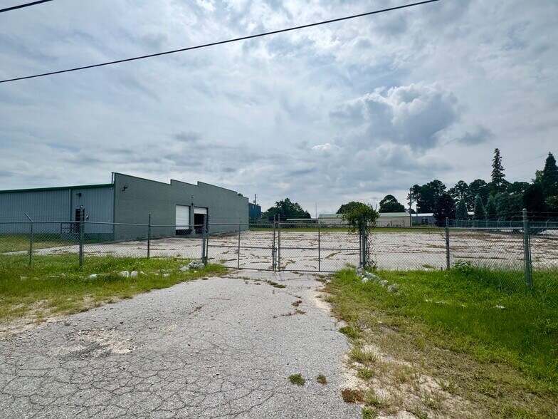 More Photos Of 408 N Springs Rd, Columbia Warehouse For Lease