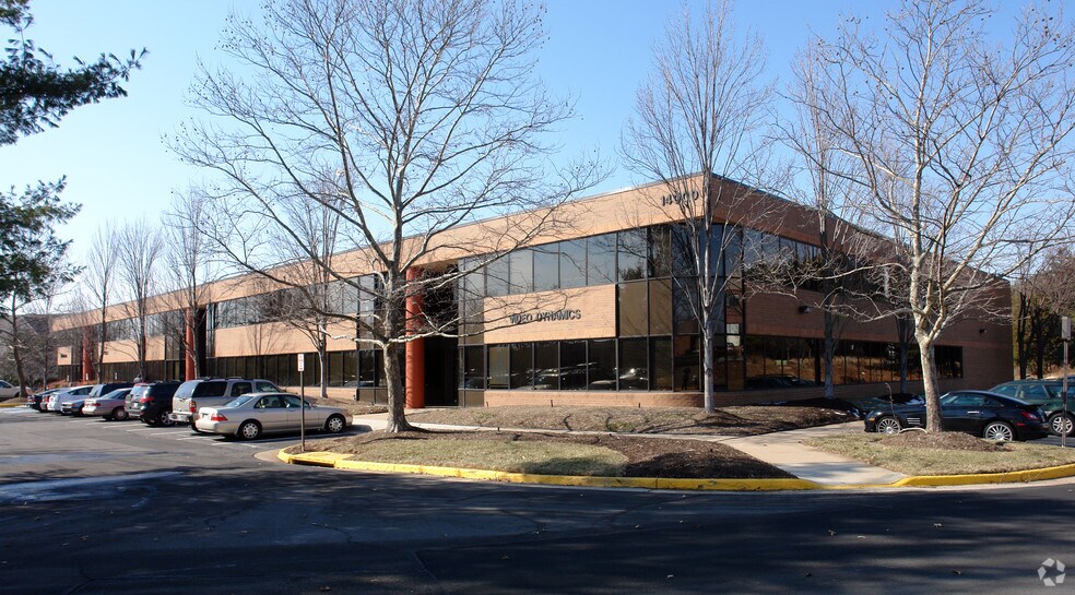 More Photos Of 14000 Thunderbolt Pl, Chantilly Showroom For Lease