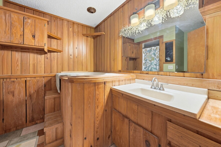 More Photos Of 400 Lakeshore Dr, Eustis Specialty For Sale
