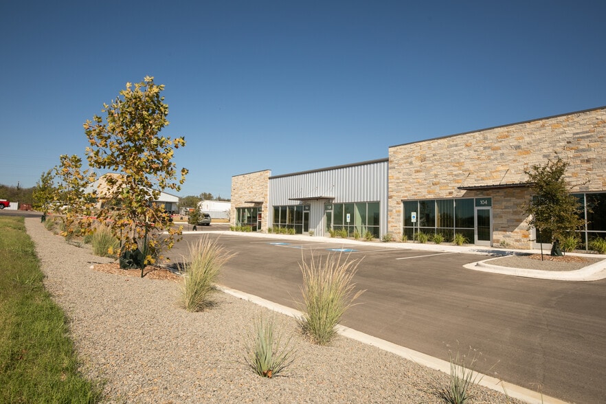 More Photos Of 2205 Warehouse Cir, Marble Falls Flex For Lease