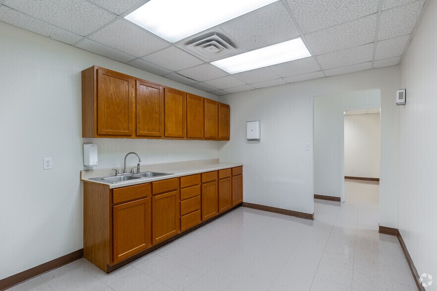 More Photos Of 3401 E State Highway 158, Midland Warehouse For Lease