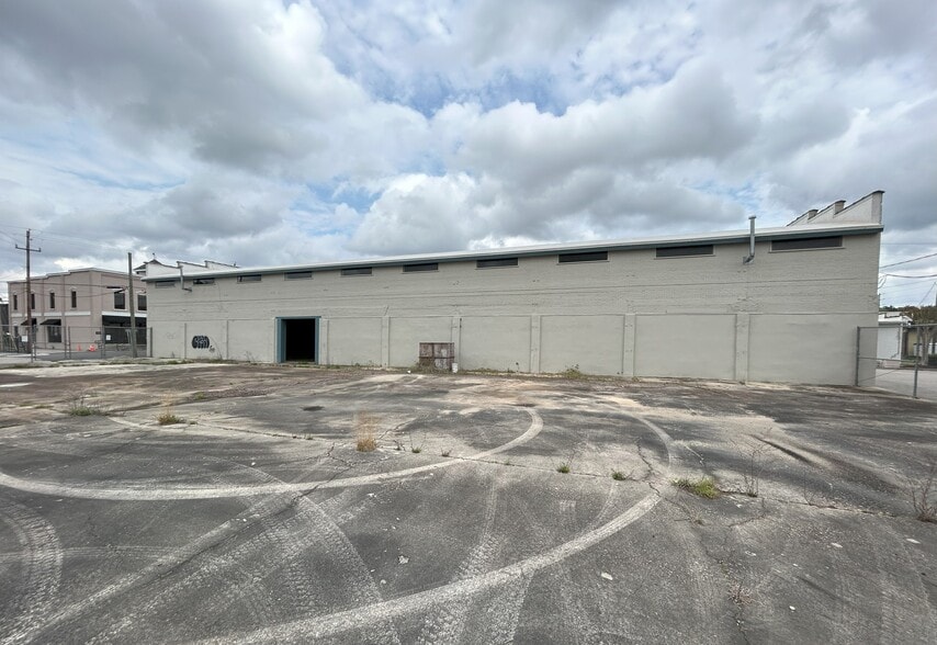 More Photos Of 107 W Horton St, Zebulon Warehouse For Sale