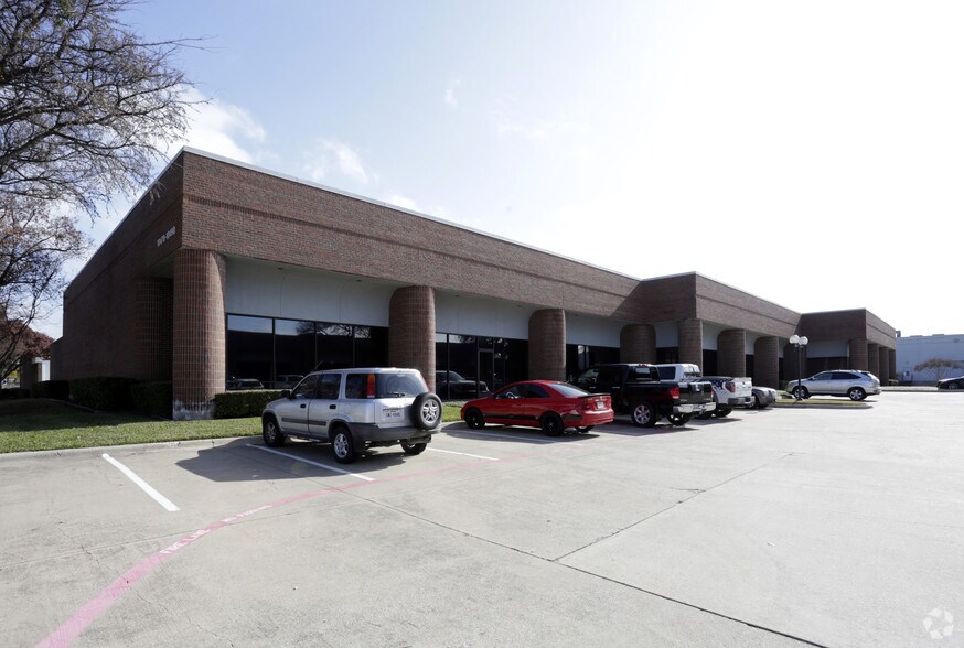 More Photos Of 10470-10490 Miller Rd, Dallas Flex For Lease