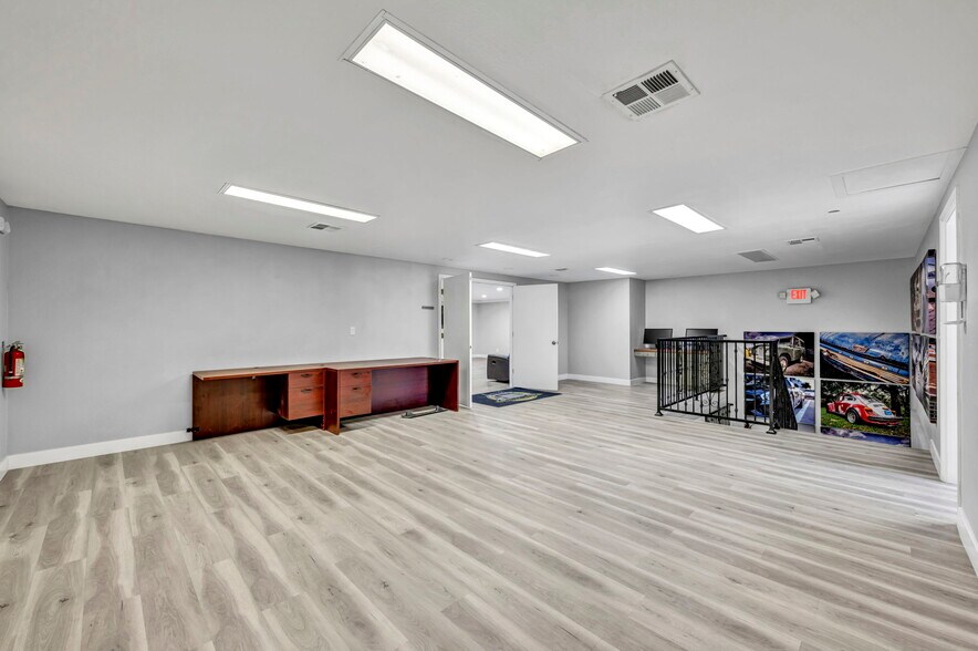 More Photos Of 9275 S Jones Blvd, Las Vegas Industrial For Sale