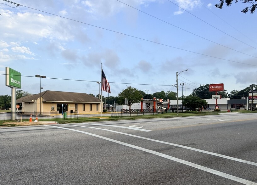 Primary Photo Of 1924 Dauphin Island Pky, Mobile General Retail For Sale